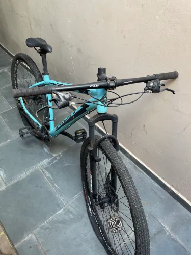 Bicicleta First Aro 29 MTB Azul - Freio a Disco e Suspensão 