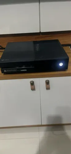 Xbox one + controle + vale presente da Xbox 