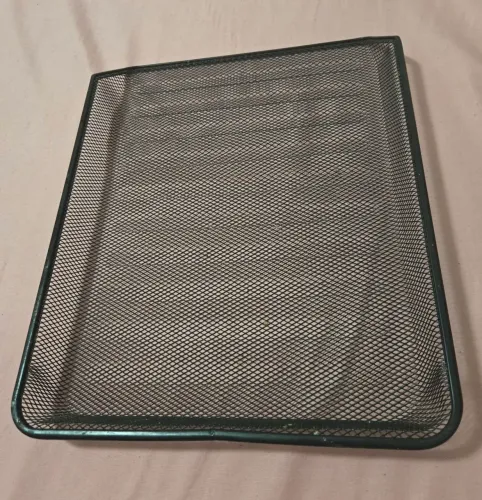 Bandeja organizadora de mesa aramada preta,