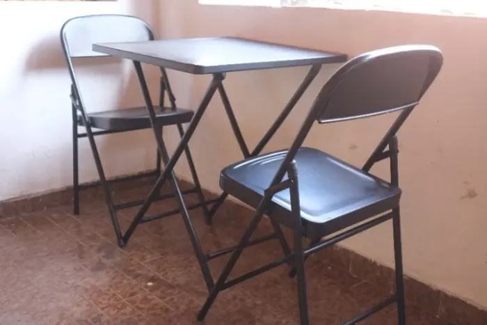 Conjunto De Mesa De Bar C/ 2 Cadeiras Dobráveis Em Aço Ferro Preto