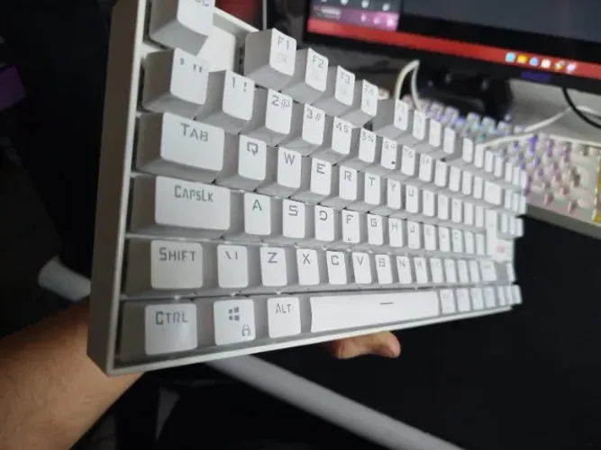 Redragon, Teclado Mecânico Gamer Kumara RGB (Switch Outemu Blue) - Branco