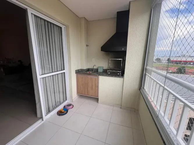 Apartamento com churrasqueira na sacada e próximo ao shopping Oriente