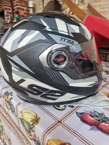 Capacete LS2 FF358 Usado em Ótimo Estado. Número 58Camuflado