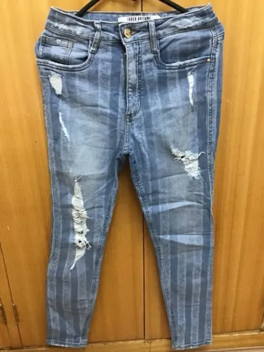 Caça jeans lança perfume tamanho 36
