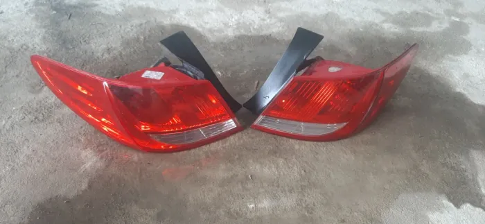 Par de lanternas Peugeot 408