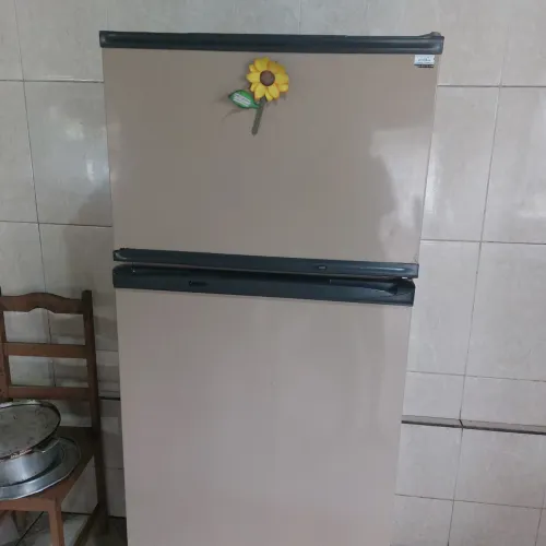 Geladeira com defeito liga a luz mais o motor não liga