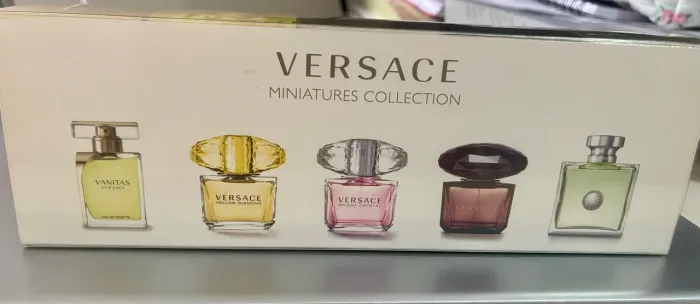 Vendo kit de perfumes em miniaturas.