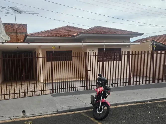 Casa - LOCAÇÃO residencial ou comercial com edícula, 2 dormitórios e excelente localização