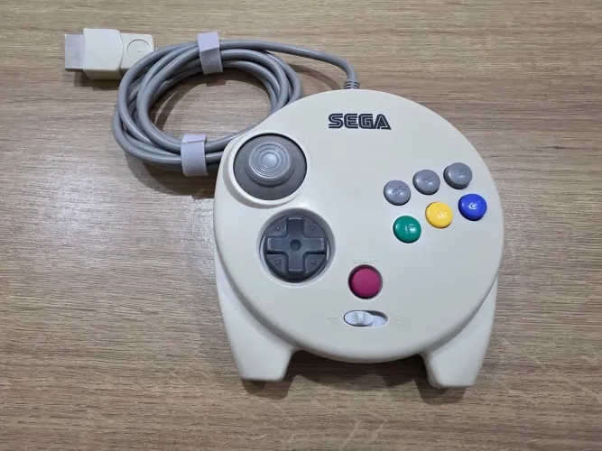 Controle Sega Saturn 3D Control Pad (modelo HSS-0137 Japão)