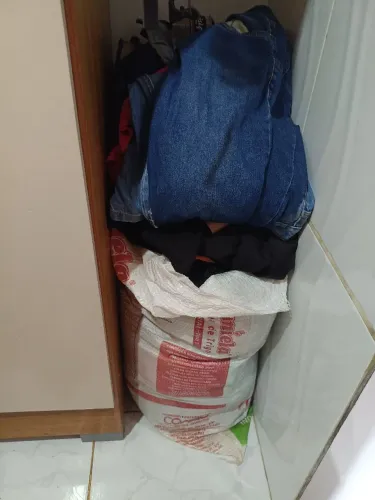 Saco com Roupas Femininas 