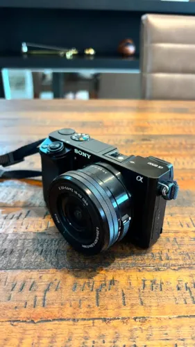 Câmera Sony A6000 + Lente Sony 16-50mm