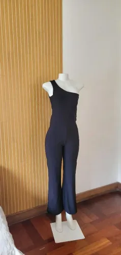 Macacão longo preto ombro