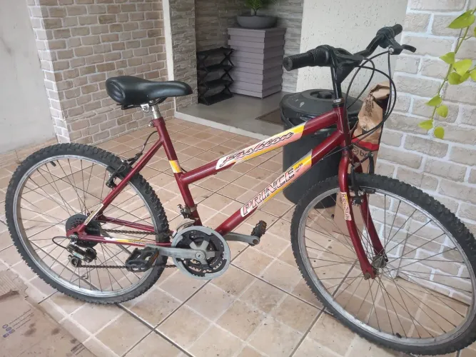 Bicicleta ótima aro 26 com marcha pneus seminovos original de boa procedência