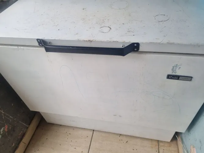 Vendo freezer usado muito bom