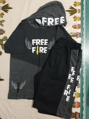 Conjunto blusa e bermuda esportivo Free Fire