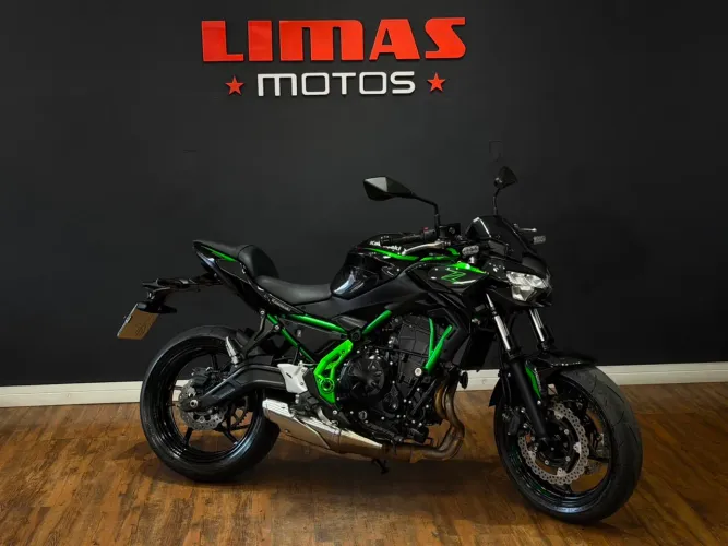 Z 650 Preta 2025 ABS - Apenas 3.700 KM.