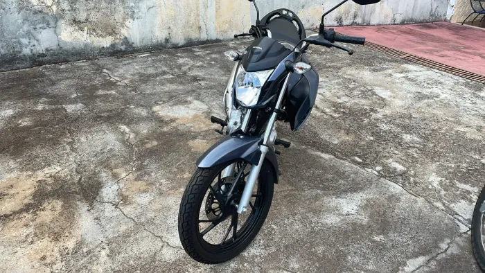 Moto nova com 9 km