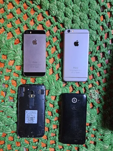 IPHONES / + 2 celulares de outras marcas (estragados)