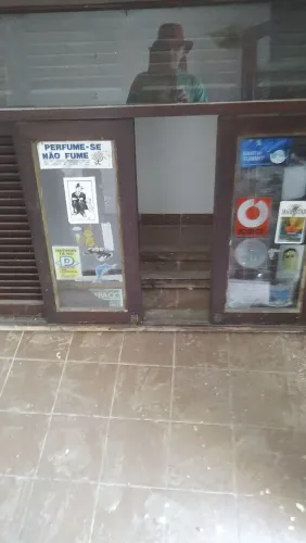 Janela de sucupira 150 de largura e 100 metro de altura