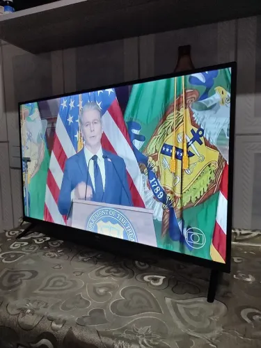 TV 32 POUCO USADA 