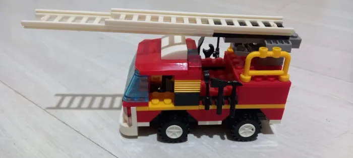 Caminhão de Bombeiros de Resgate Fan Fun - Blocos de Montar (132 peças) + Caixa Original