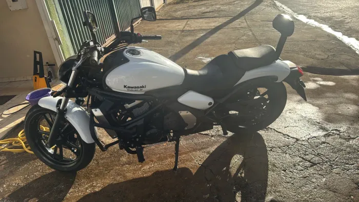 Vulcan 650 muito nova nunca caiu moto pouco rodada