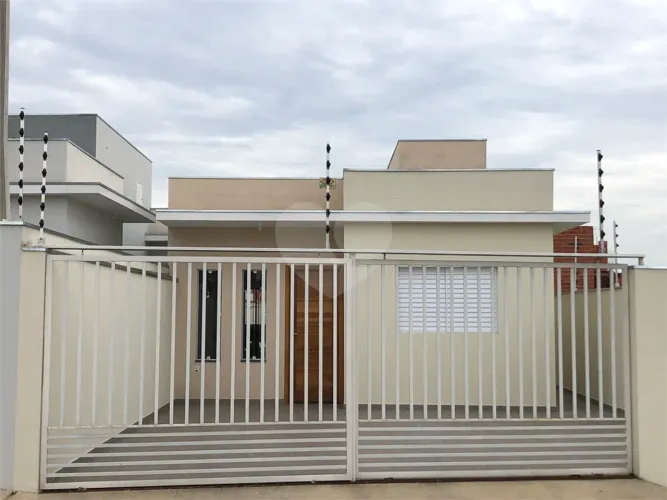 Casa terrea com dois dormitorios sendo uma suite