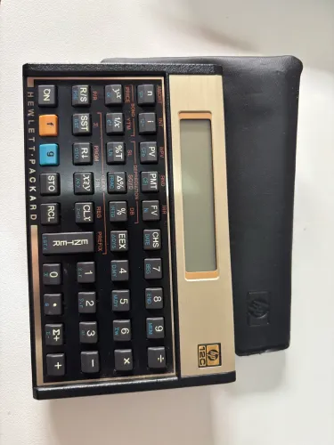 Calculadora Científica HP 12C Gold Com Capa Protetora e Baterias