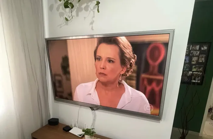 TV Samsung 75? ? com controle e suporte