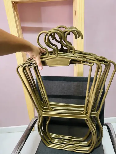 Kit com 10 Cabides Silhueta Adulto Dourado - Usados em Perfeito Estado