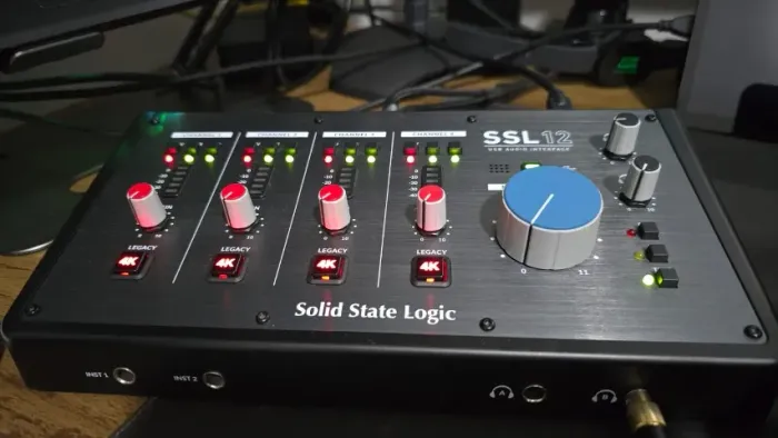 Interface De Áudio Usb Solid State Logic Ssl 12 12 Entradas