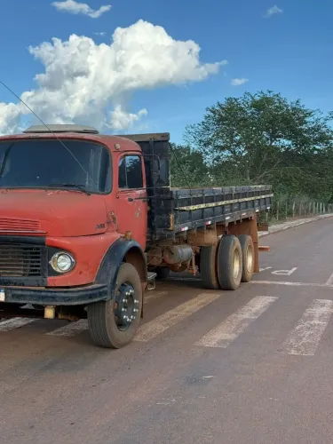 Vende-se CAMINHÃO Mercedes Benz. Truck carga seca. Modelo 20.13