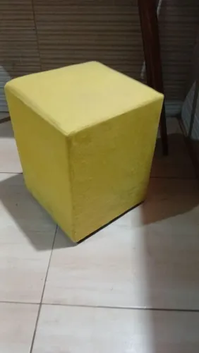 Puff amarelo revestimento de tecido resistente