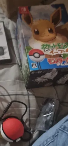 Pokemon Let's Go Evee Pokebola Plus