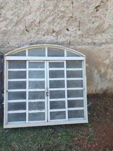 Oportunidade 4 janelas 1:20/1:20 com vidro reforçadas +:3 grades de ferro, falar zap