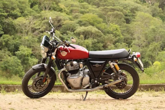 Royal Enfield Interceptor 650 2023 com 9.000 km