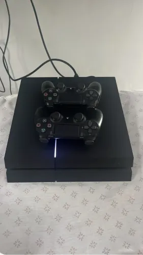 Vendo ps4,modelo fosco fat,mais dois controles,desbloqueado!
