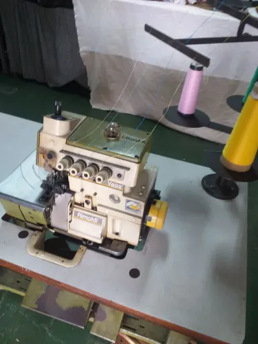 Máquina overlock ponto cadeia Rimold usada semi nova.