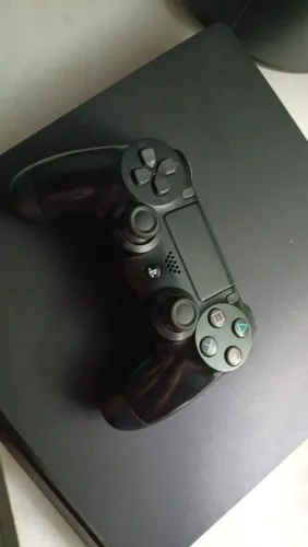 Playstation 4 + 1 controle e 2 jogos em mídia física (usado)