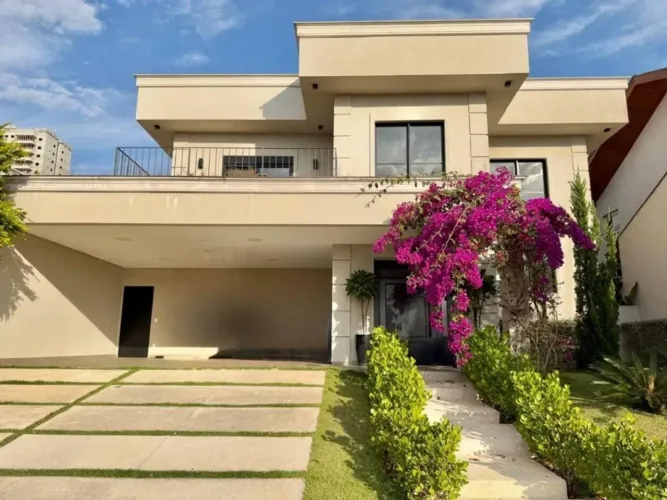 Casa no condomínio Monte Carlo para venda com 5 quartos, sendo 5 suítes, 351m²