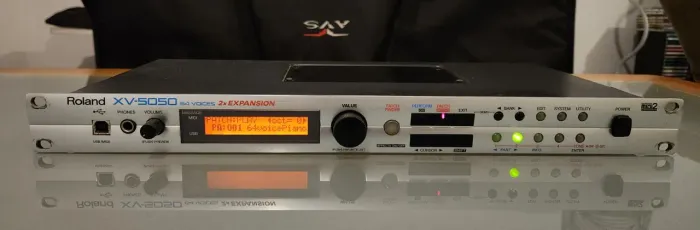 Roland XV5050 em ótimo estado