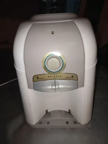 Vendo bebedouro de água Esmaltec