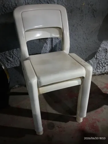 Cadeira plástica