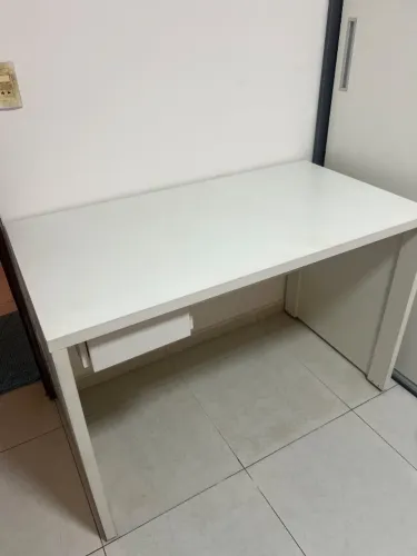 Mesa/ escrivaninha em MDF
