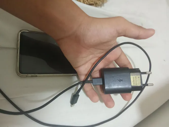 Celular excelente para jogos e para trabalho,câmera boa e muito bom no desempenho
