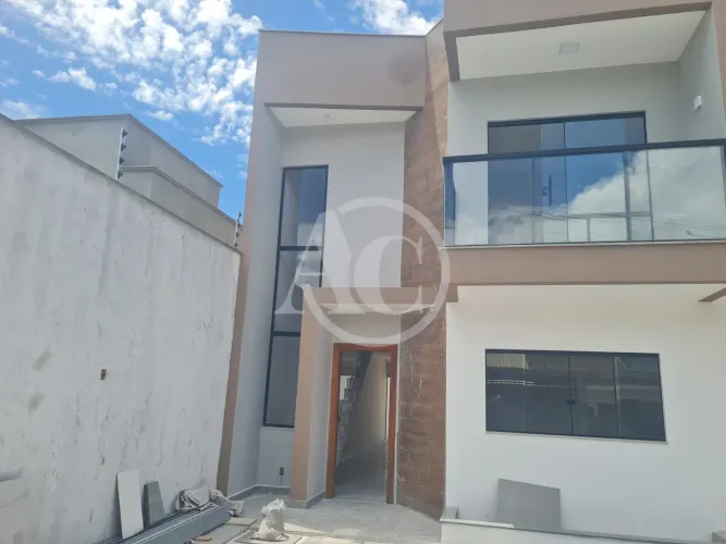 Casa de 3 quartos com 2 suítes e 4 vagas de garagem à venda em Vila Velha-ES, próximo ao S