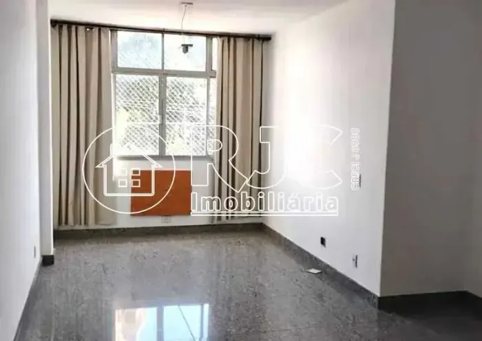 Belo apartamento com 110m², 3 quartos com suíte, vaga, farto comércio e transporte.