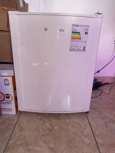 Frigobar Eletrolux 79L 127 v