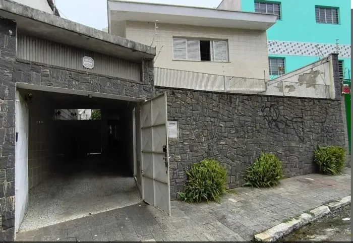 Sobrado para aluguel e venda possui 211 metros quadrados com 3 quartos