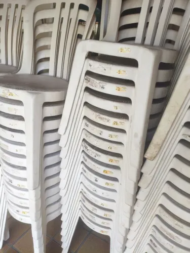 Cadeiras plásticas